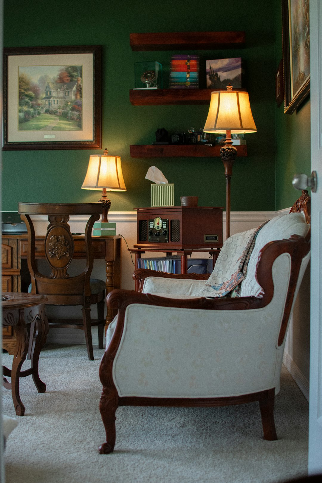 Tükrös bútorok kis térben